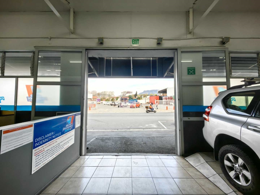 To Let commercial Property for Rent in Wynberg Western Cape